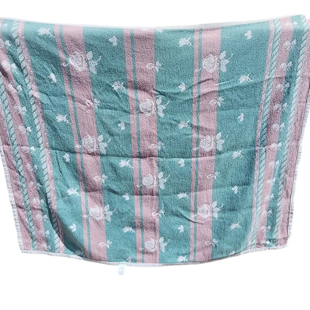 Vintage Floral Cottagecore Throw Blanket 58x46 Pink‎ Green Roses Retro
